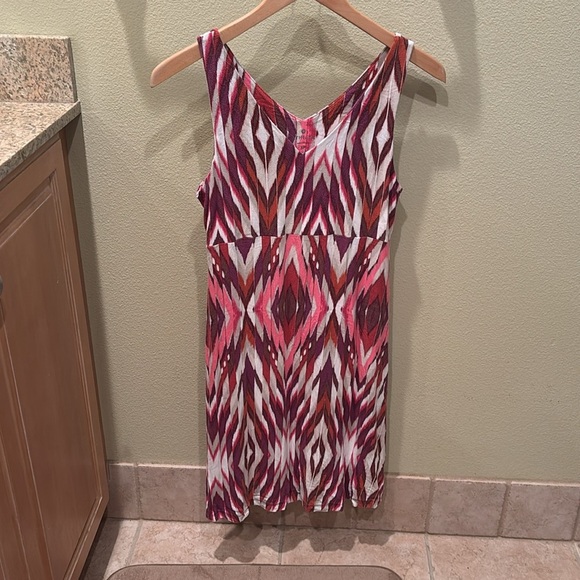 Athleta Pink and White Patterned Top - Picture 3 of 7